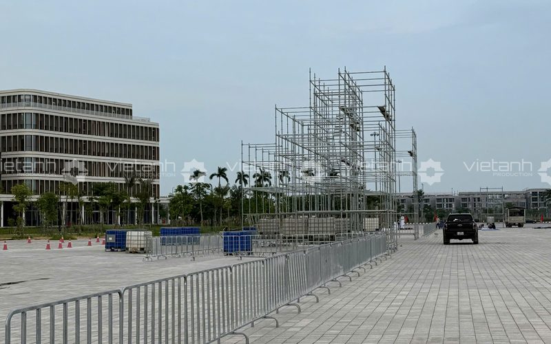 Lắp đặt hàng rào di động tại mặt bằng B.Fest 2025