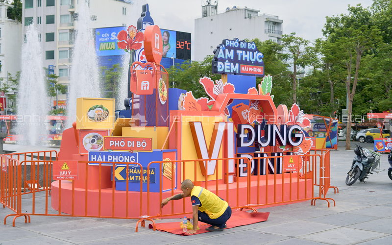 Lắp đặt hàng rào sự kiện tại khu vực Nhà Hát Lớn Hải Phòng