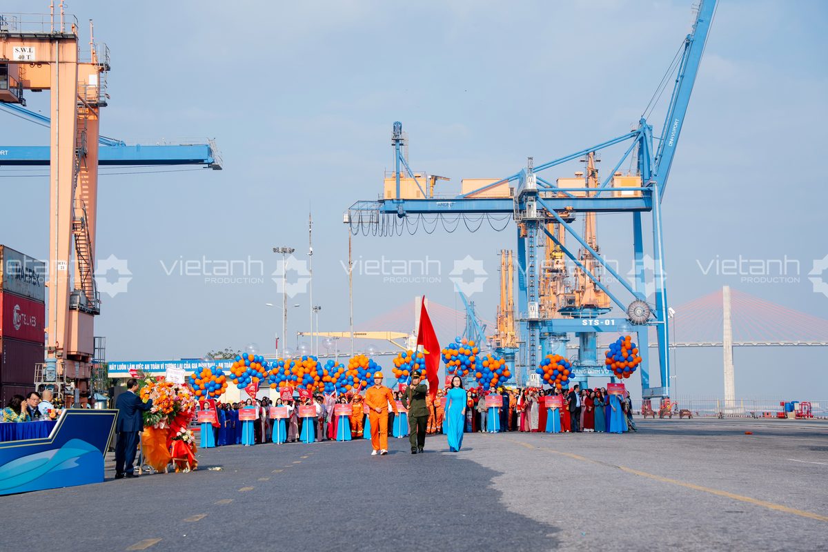 Đội hình nghi thức lễ ra quân tại Cảng Đình Vũ Hải Phòng