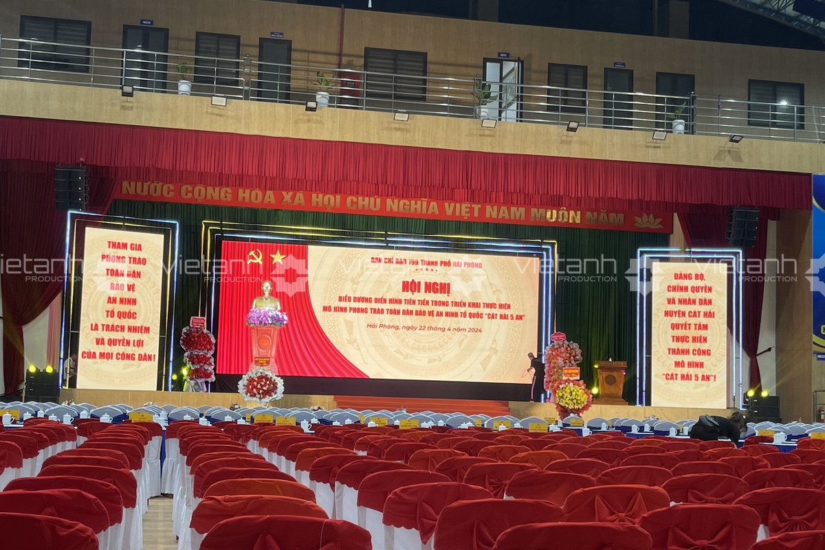 Màn hình LED trung tâm và hai cụm dọc tại hội nghị ở Cát Hải Hải Phòng