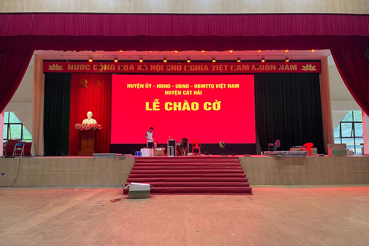Bàn giao nghiệm thu màn hình LED sân khấu hội nghị cho cơ quan nhà nước tại Cát Hải