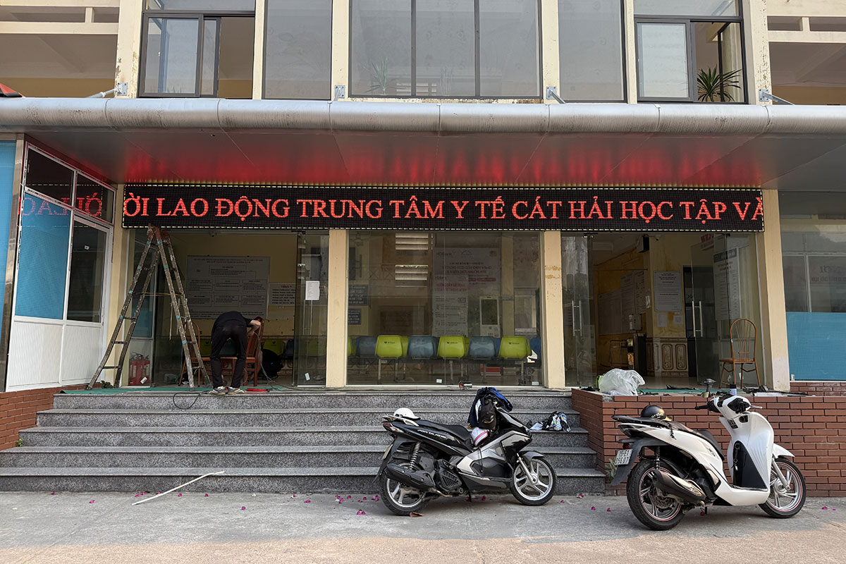 Lắp đặt hệ thống màn hình LED trang trí mặt tiền Trung tâm Y tế Cát Hải Hải Phòng