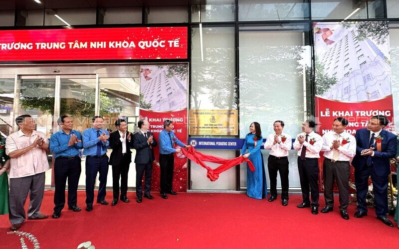 Nghi thức gắn biển Trung tâm Nhi khoa Quốc tế Hải Phòng