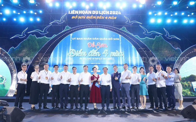 Đại biểu thực hiện nghi thức khai mạc Liên hoan Du lịch Đồ Sơn 2024