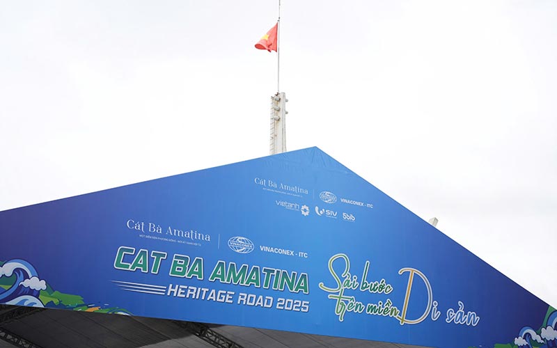 Nhà bạt và mặt dựng Giải Marathon Cát Bà Amatina 2025 do Viet Anh Production lắp đặt