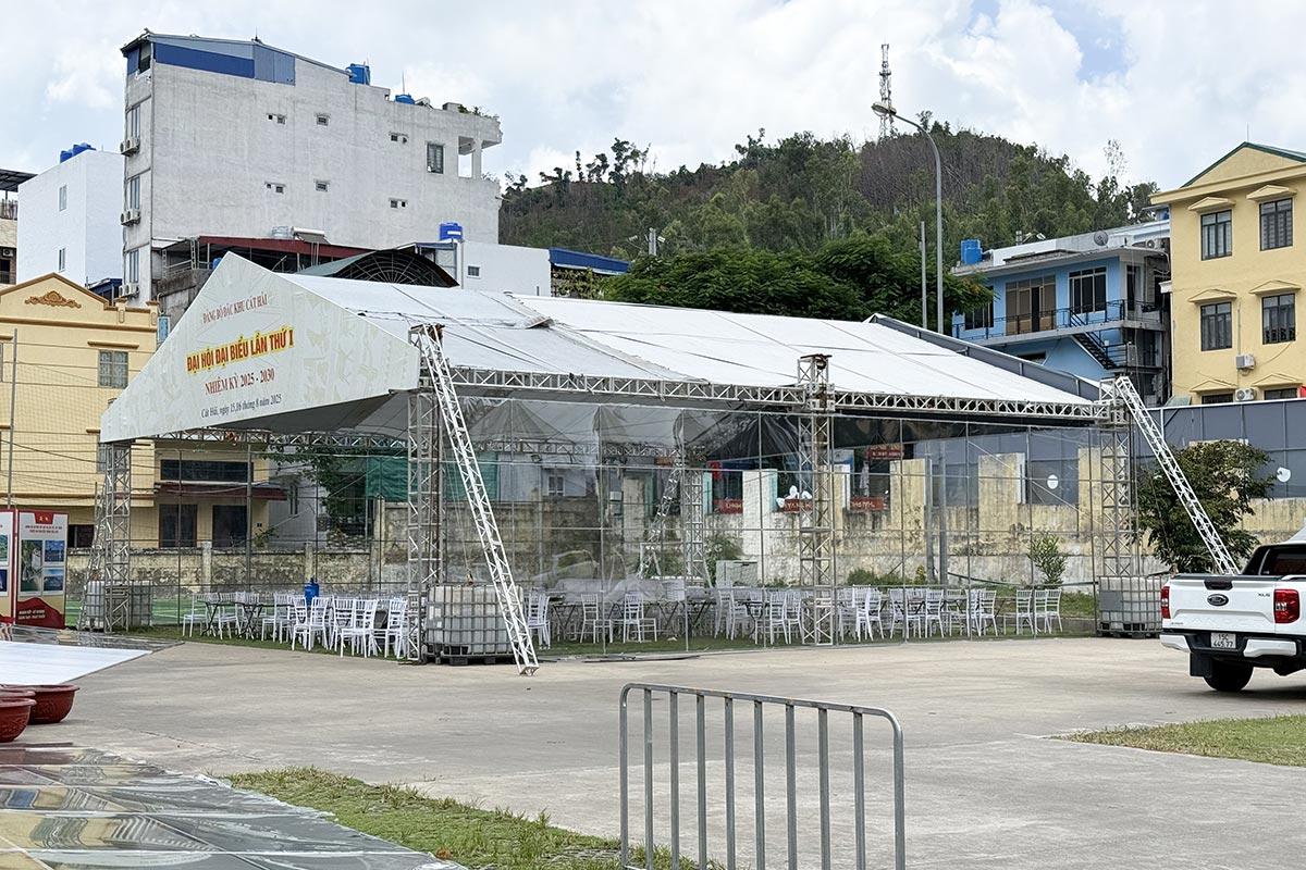 Nhà giàn không gian lớn lắp vách trong suốt tại Cát Hải