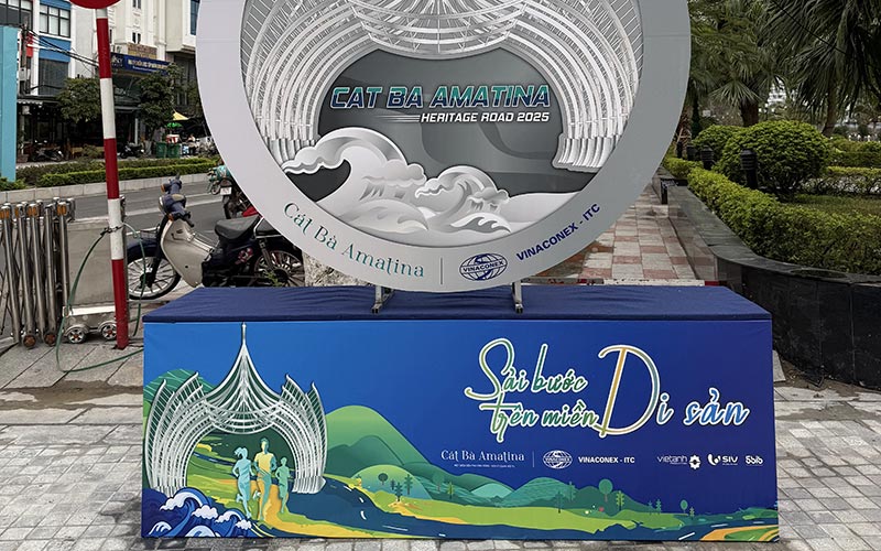 Không gian nhận diện Giải Marathon Cát Bà Amatina 2025 tại Cát Bà