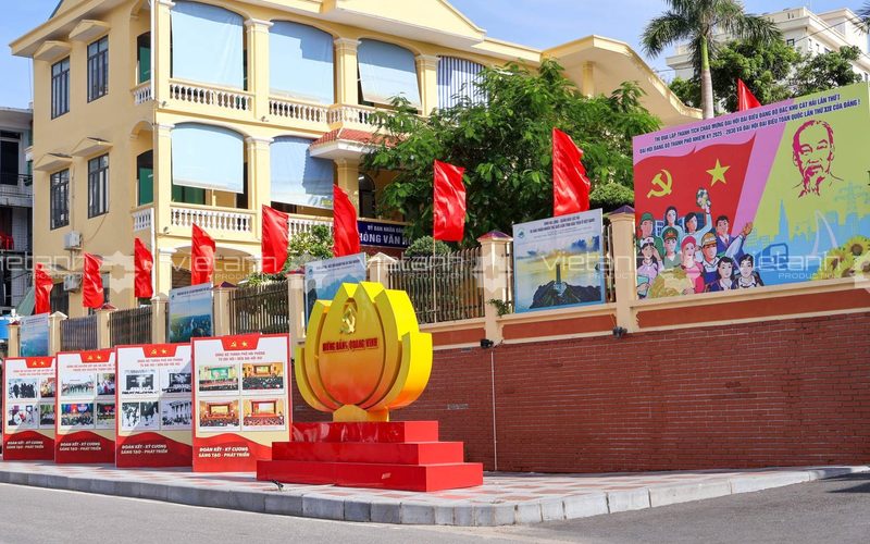 Trang trí, nhận diện và tiểu cảnh tại Đại hội đại biểu Đảng bộ Đặc khu Cát Hải