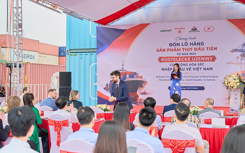 Ông Jaroslav Zukerstein tại sự kiện Lễ đón hàng Kostelecké Uzeniny tại Hải Phòng