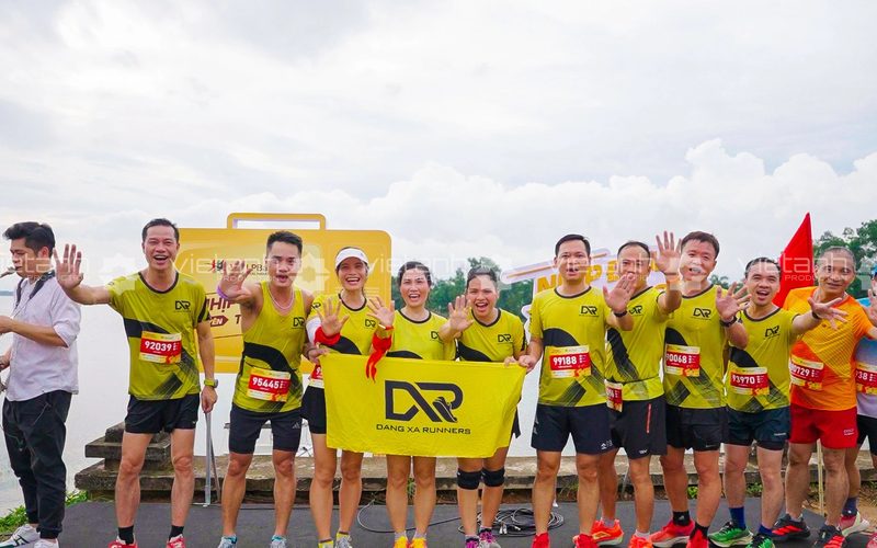 Câu lạc bộ chạy bộ giao lưu tại Marathon VTV LPBank Đại Lải