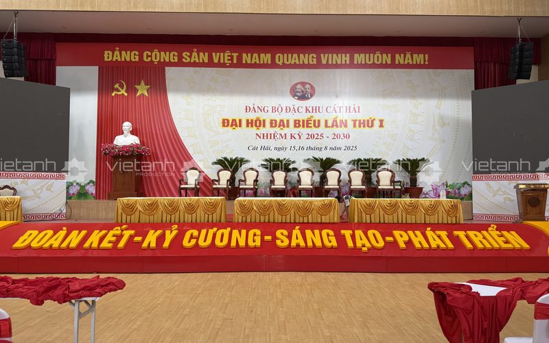 Sân khấu và backdrop Đại hội đại biểu Đảng bộ Đặc khu Cát Hải do Viet Anh Production thi công