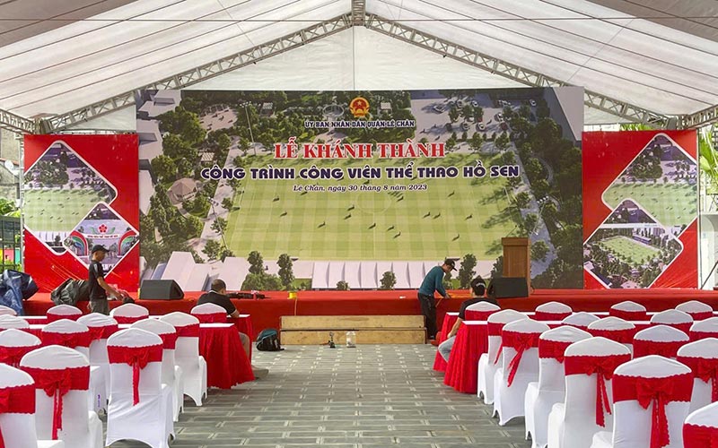 Sân khấu và backdrop Lễ khánh thành Công viên Thể thao Hồ Sen tại Hải Phòng