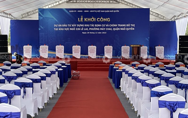 Sân khấu và khu vực đại biểu hoàn thiện tại Lễ khởi công 226 Lê Lai