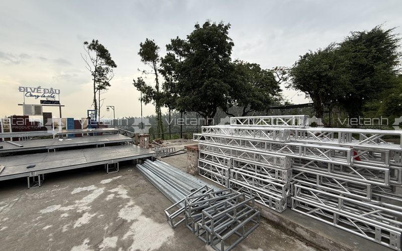 Khung Truss 200 được tập kết theo từng module trước khi thi công sự kiện