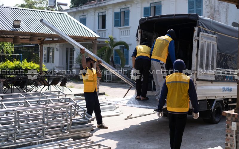 Tập kết vật tư thi công khán đài Show Du Ca tại THIÊN VĂN Garden Hill
