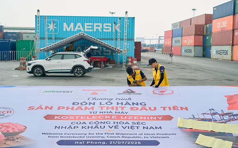 Thi công Backdrop Lễ đón Lô hàng thịt đầu tiên từ Nhà máy Kostelecké Uzeniny nhập khẩu vào Việt Nam tại Cảng Tân Vũ Hải Phòng