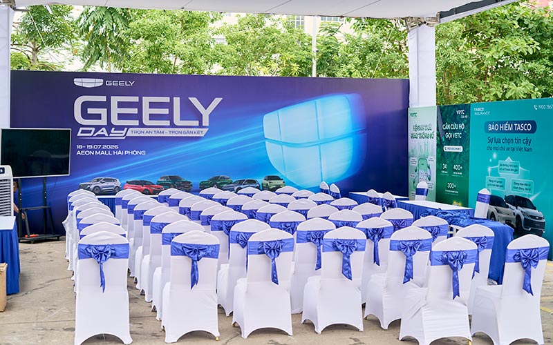Thi công backdrop nối khung các gian tại sự kiện Geely Day Hải Phòng 2026