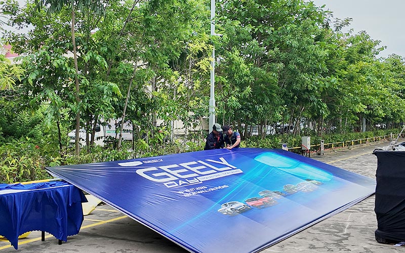 Thi công căng bạt backdrop Hiflex tại sự kiện Geely Day 2026 Mega Test Drive Hải Phòng