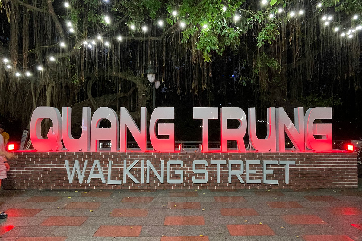 Viet Anh Production thi công cụm tiểu cảnh và hệ thống đèn led trang trí phố đi bộ Quang Trung Hải Phòng