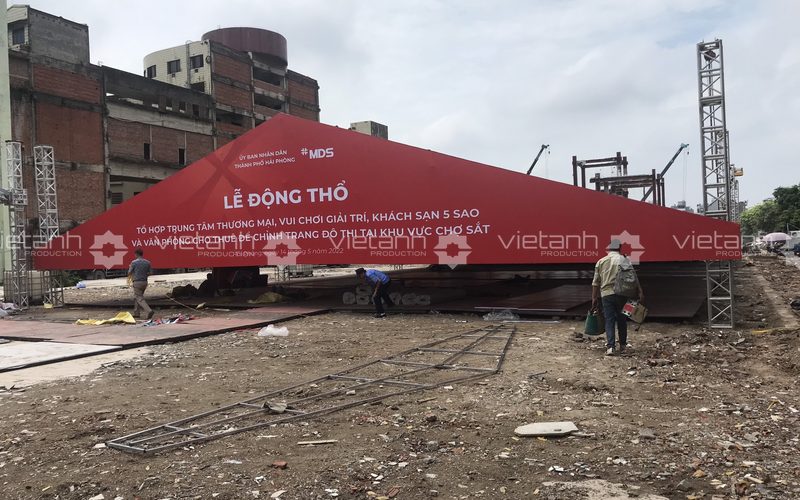 Thi công mặt tiền nhà bạt Lễ động thổ tổ hợp trung tâm thương mại Chợ Sắt