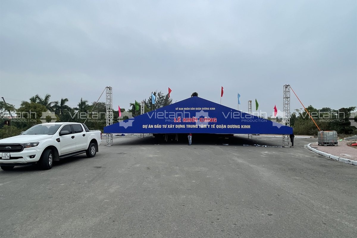 Thi công nhà bạt lễ khởi công Trung tâm Y tế quận Dương Kinh