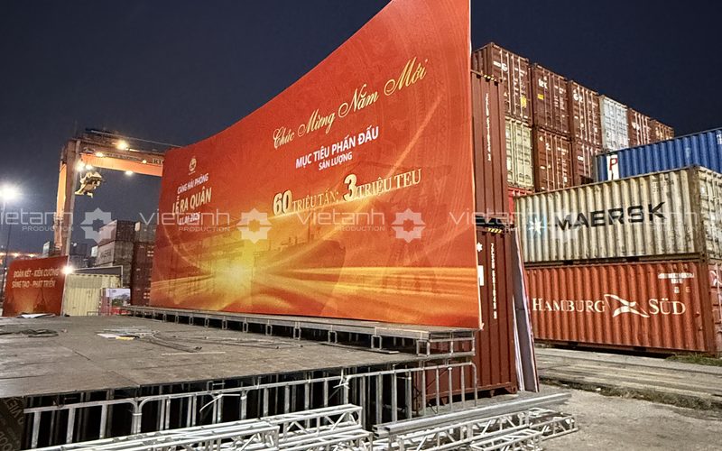 Thi công bục sàn và backdrop Lễ ra quân Cảng Hải Phòng ban đêm