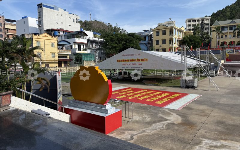 Nhân sự Viet Anh Production thi công và vận hành kỹ thuật Đại hội đại biểu Đảng bộ Đặc khu Cát Hải (ảnh 4/5)