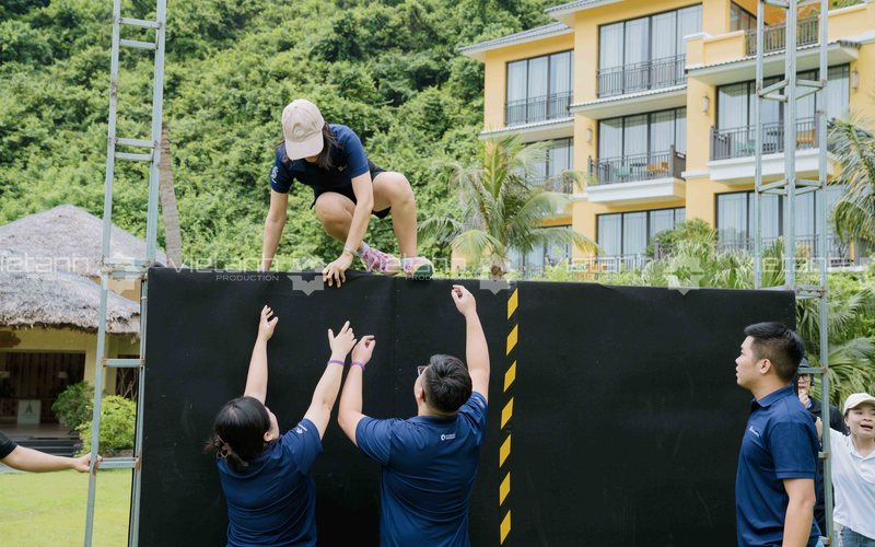 Thử thách phối hợp đồng đội trong chương trình Rise As One 2026