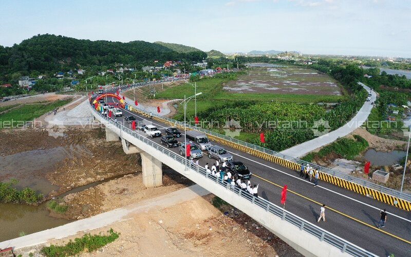 Toàn cảnh Cầu Dinh nối Hải Phòng và Hải Dương trong ngày khánh thành