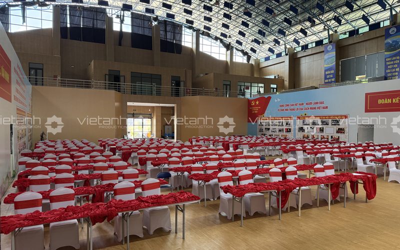 Toàn cảnh hội trường Đại hội đại biểu Đảng bộ Đặc khu Cát Hải lần thứ nhất tại Hải Phòng