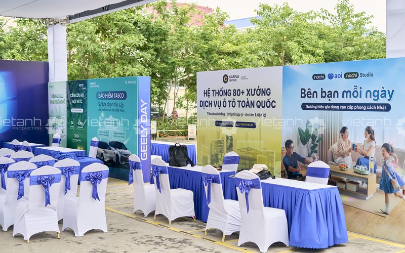 Vách trưng bày thương hiệu dạng tấm phẳng tại sự kiện Geely Day Hải Phòng