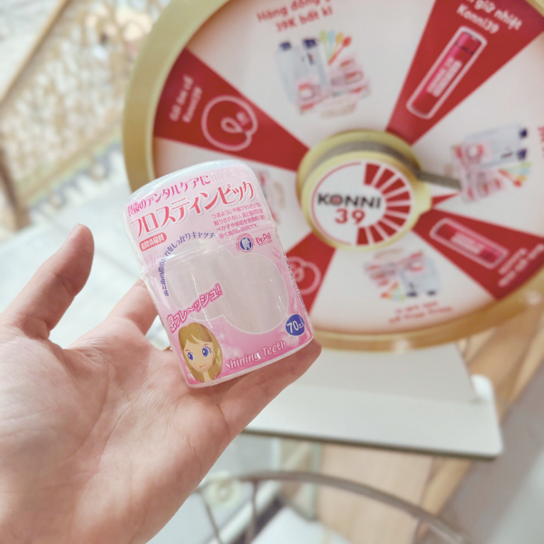 Tăm chỉ nha khoa Okamura hộp 70 cây màu hồng