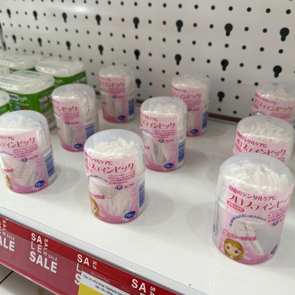 Tăm chỉ nha khoa Okamura hộp 70 cây màu hồng