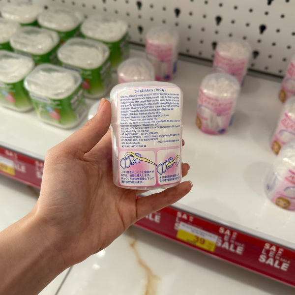 Tăm chỉ nha khoa Okamura hộp 70 cây màu hồng