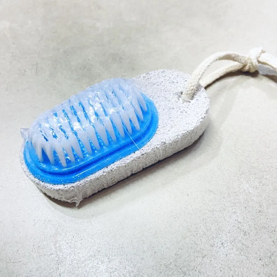 Đá bọt chà gót chân kèm bàn chải