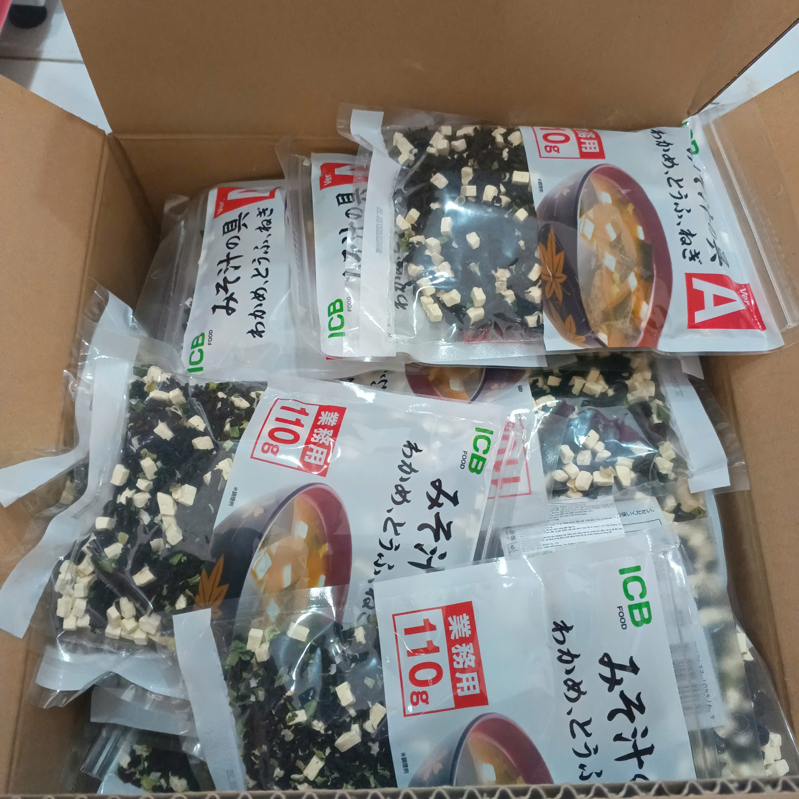 Canh rong biển đậu hủ ICB, 110g/gói, 30 gói/ thùng