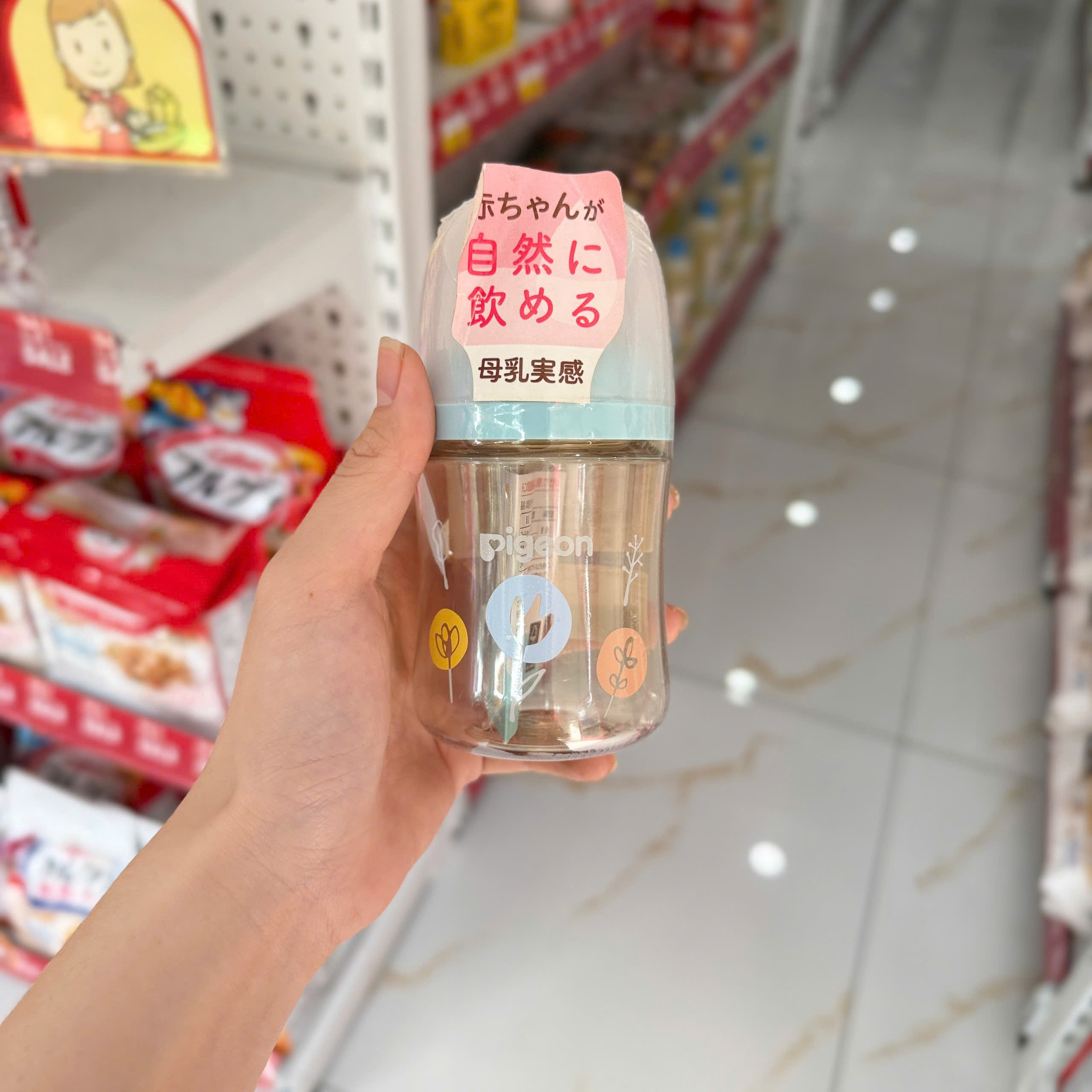 Bình sữa Pigeon cổ rộng 160ml - hình hoa (núm SS)