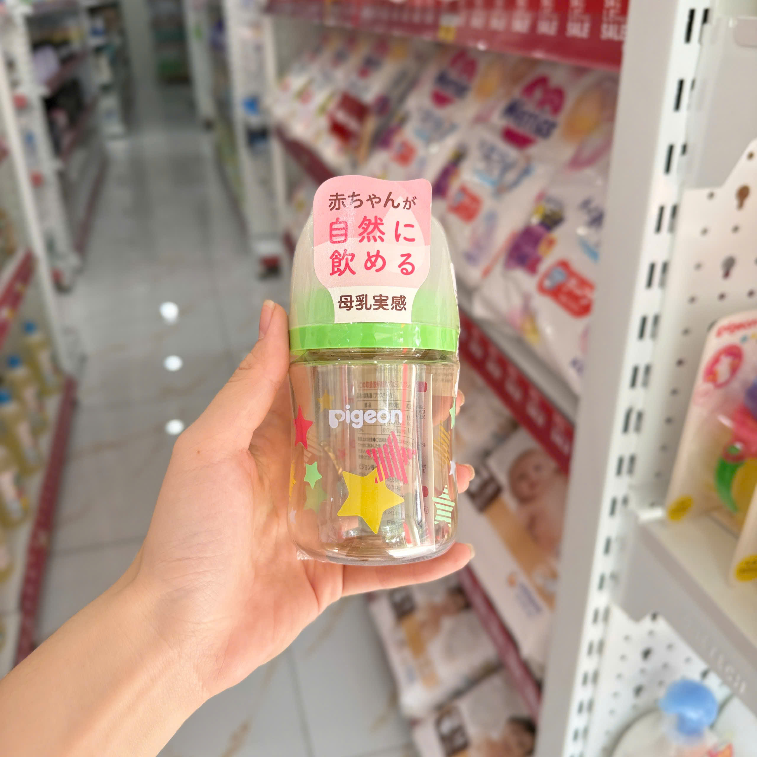 Bình sữa Pigeon cổ rộng 160ml - hình ngôi sao (núm SS)