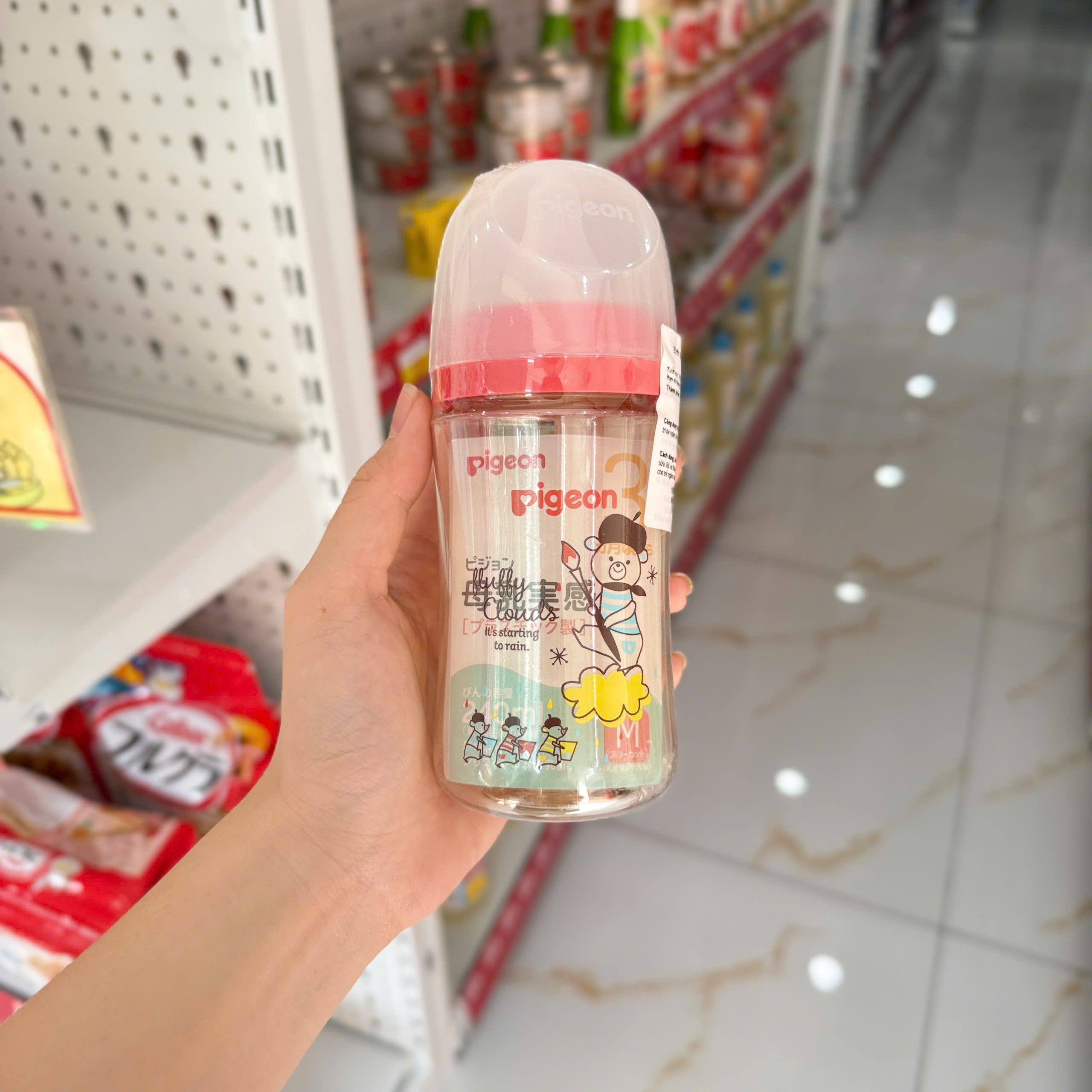 Bình sữa Pigeon cổ rộng nhựa PPSU thế hệ thứ 3 Nhật Bản 240ml hình Gấu