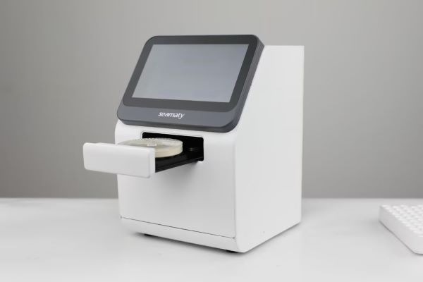 Nâng cao chất lượng xét nghiệm với máy sinh hoá hiện đại