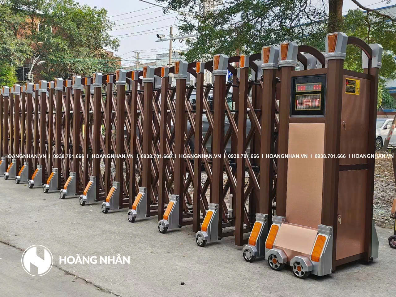 Cổng Xếp Không Đóng Mở Được? [10+ Nguyên Nhân & Cách Khắc Phục]