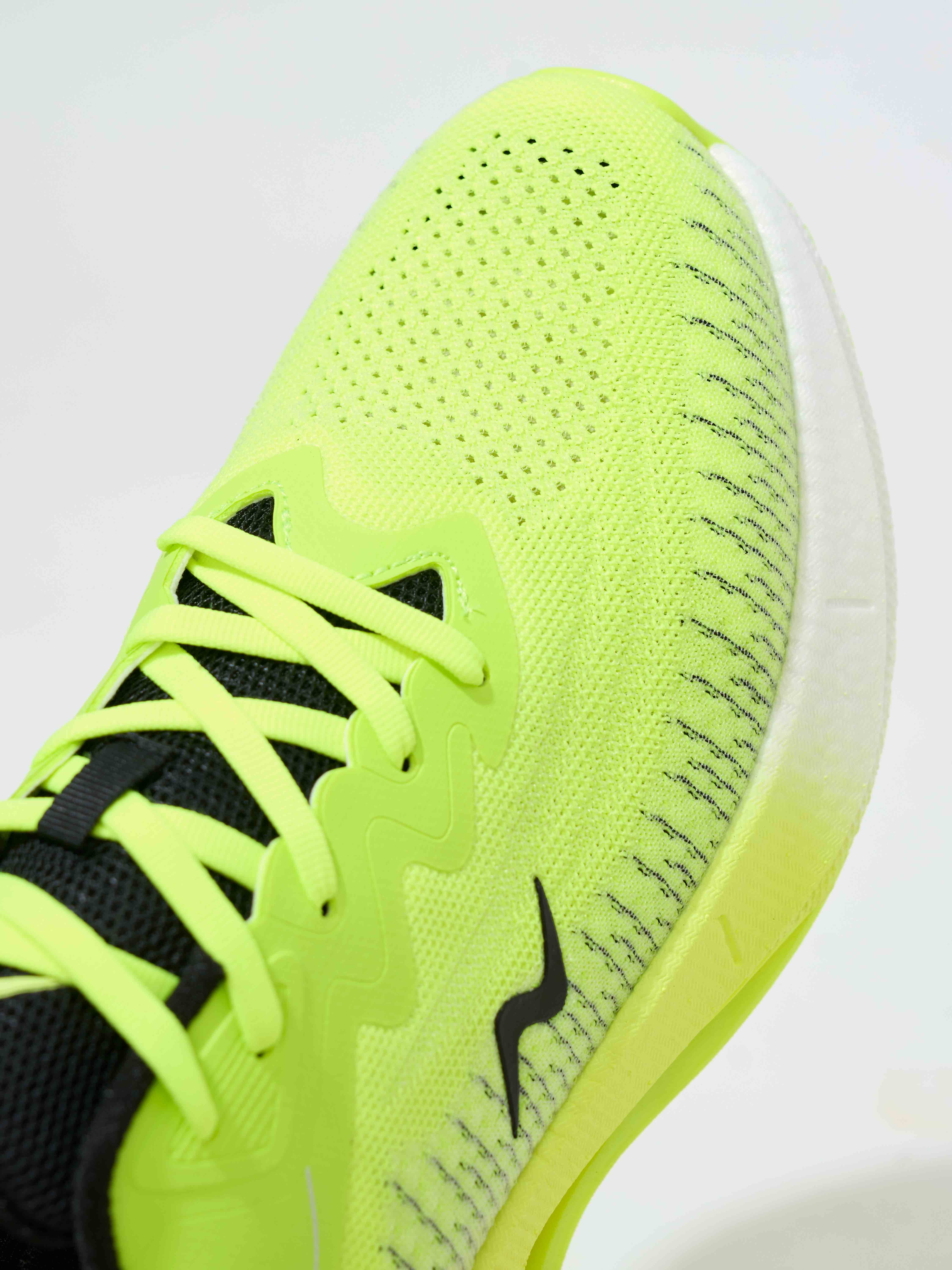 Giày Chạy Bộ Nam Siêu Nhẹ Velocity Knit Runner