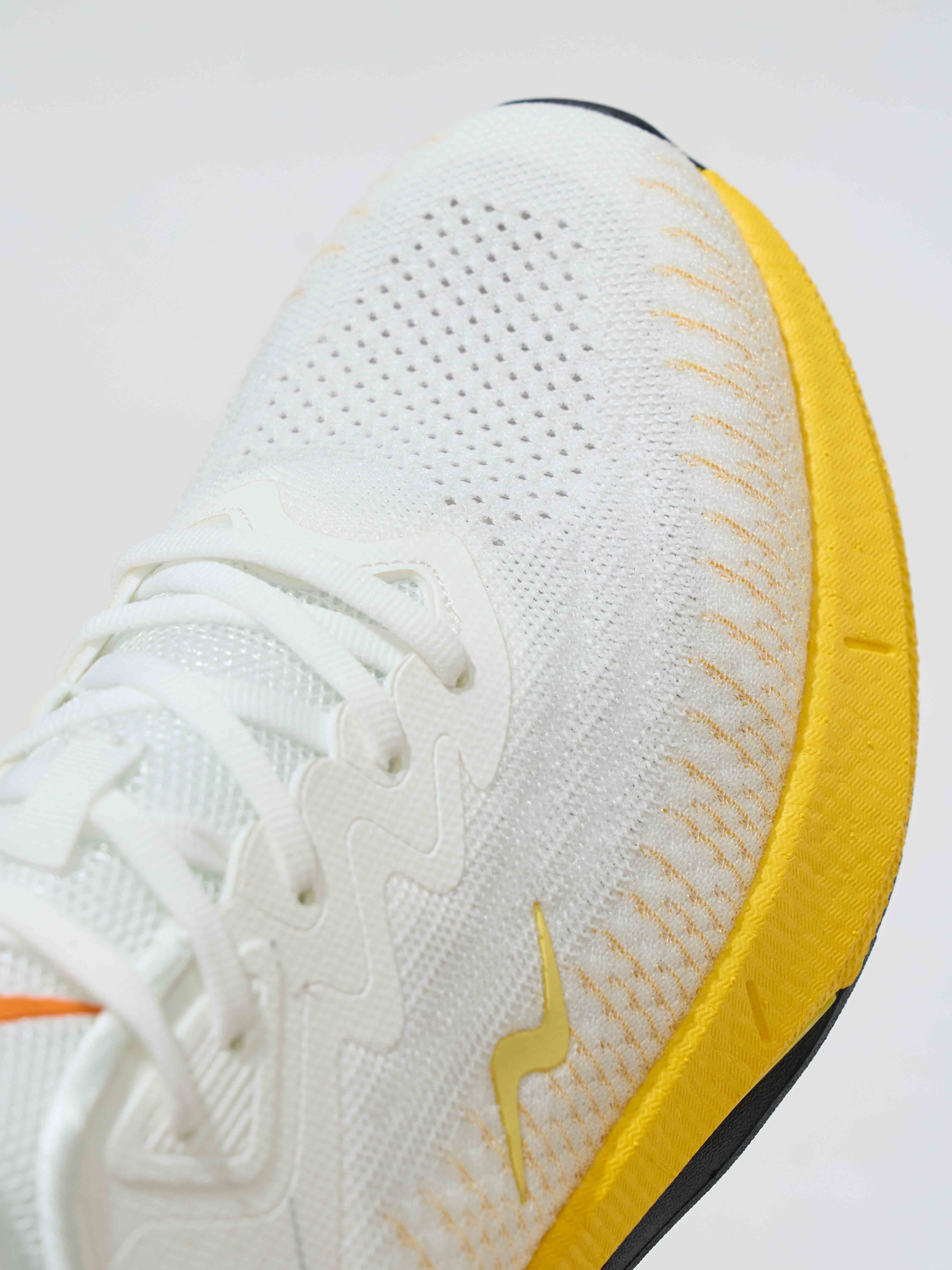 Giày Chạy Bộ Nam Siêu Nhẹ Velocity Knit Runner