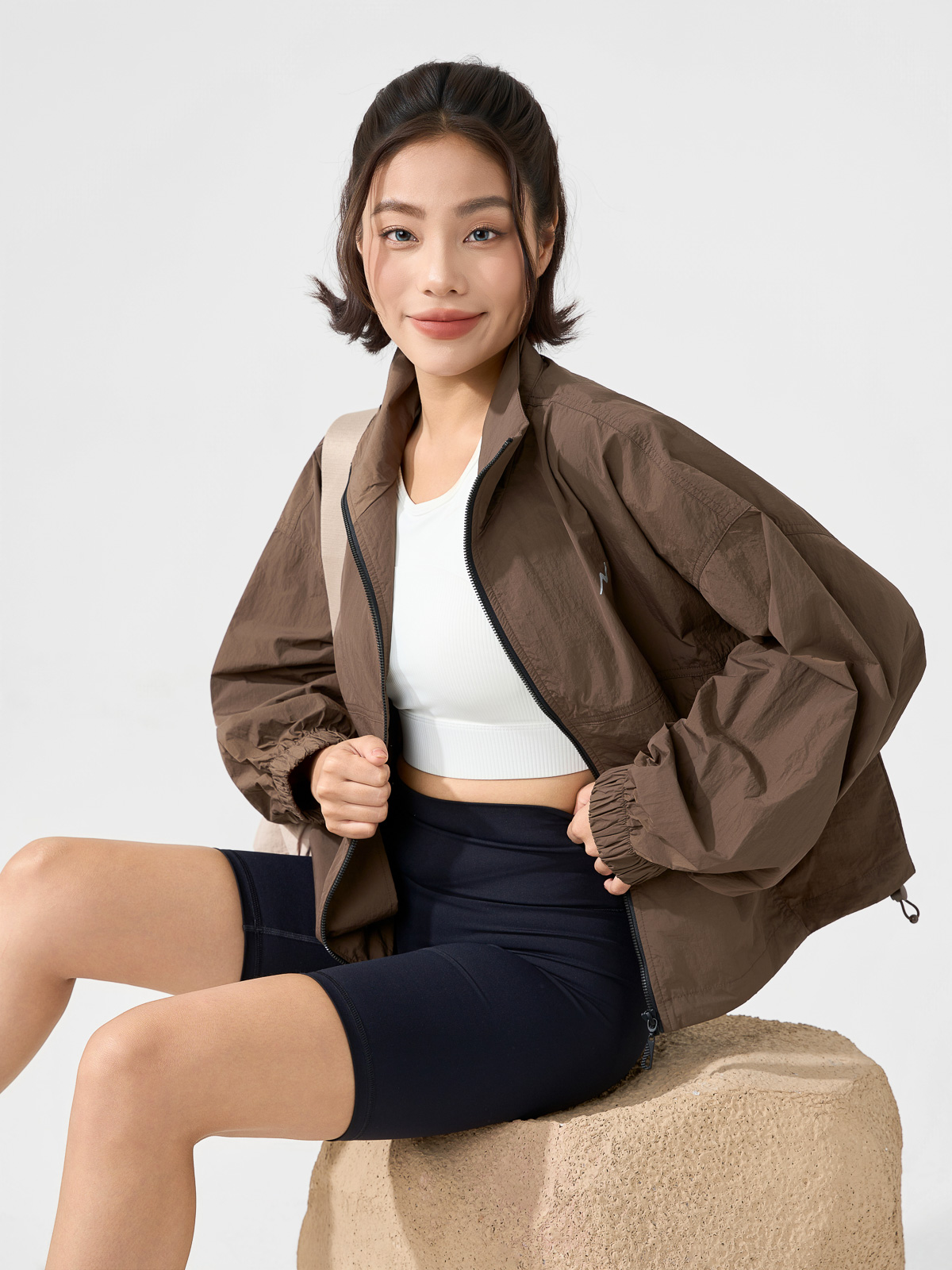 Áo khoác gió cổ cao cho nữ