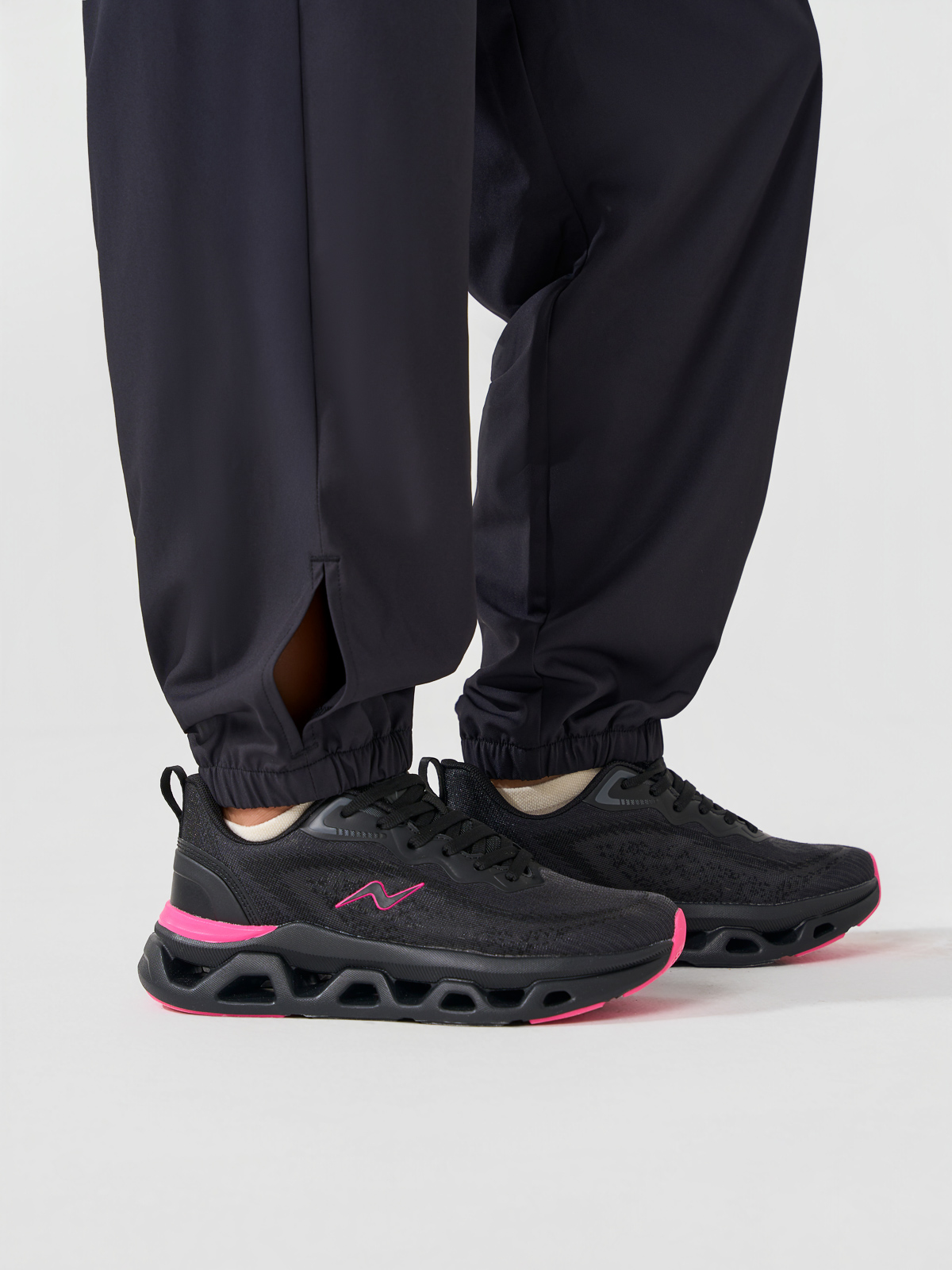 Quần gió nữ dáng jogger cạp chun bản to thời trang
