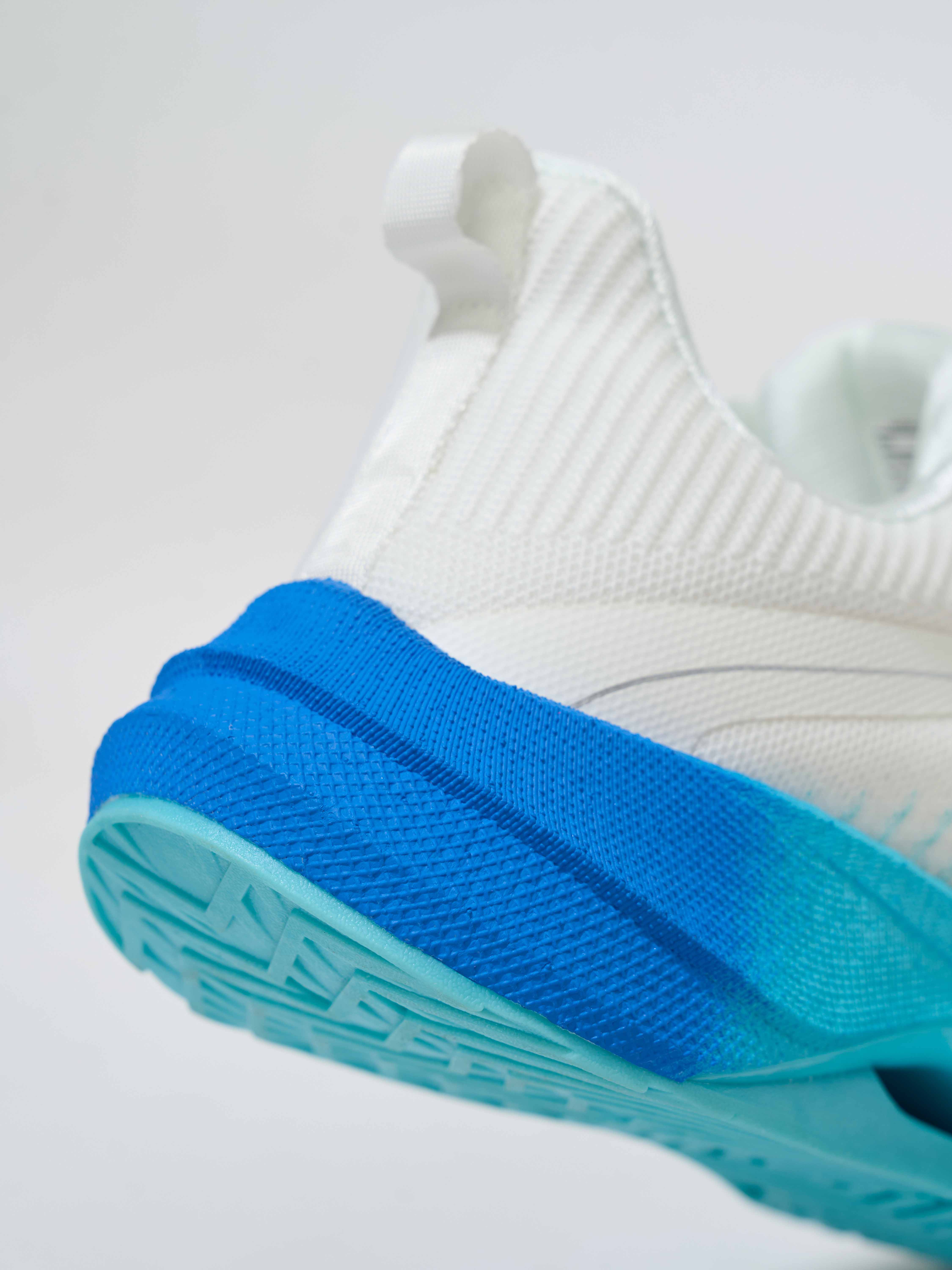 Giày Chạy Bộ Nam Siêu Nhẹ Velocity Knit Runner