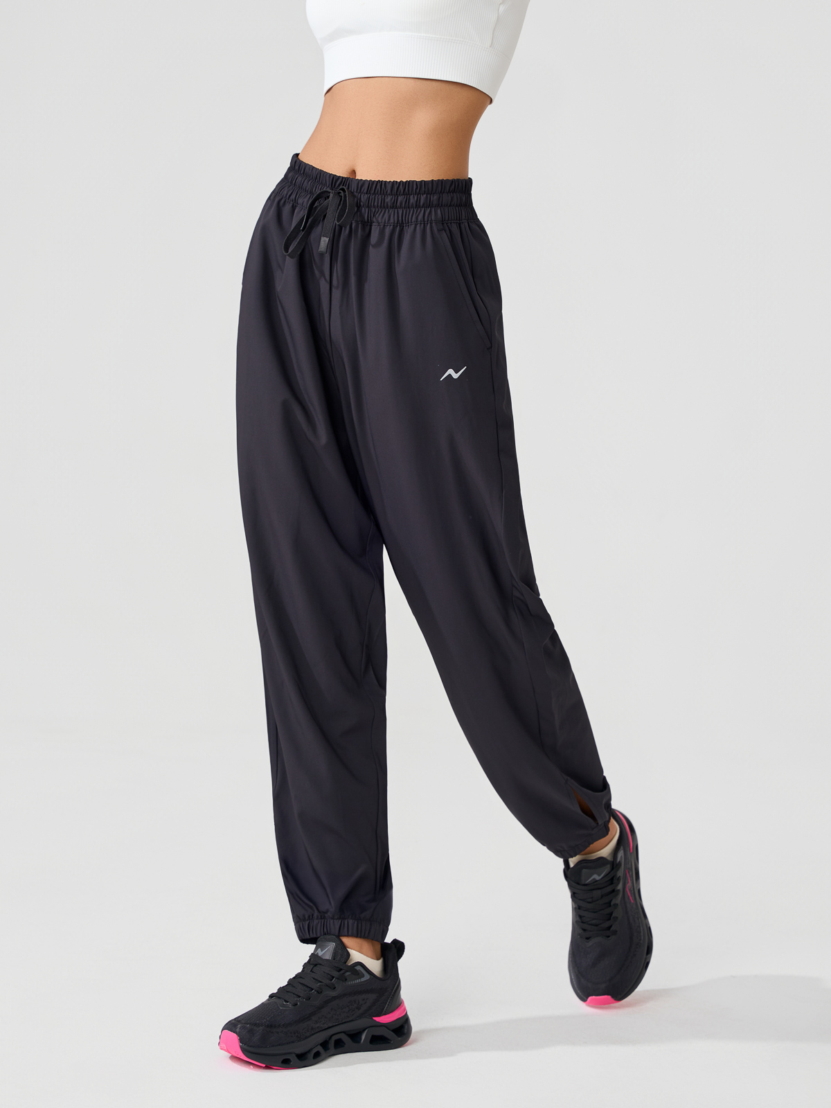 Quần gió nữ dáng jogger cạp chun bản to thời trang