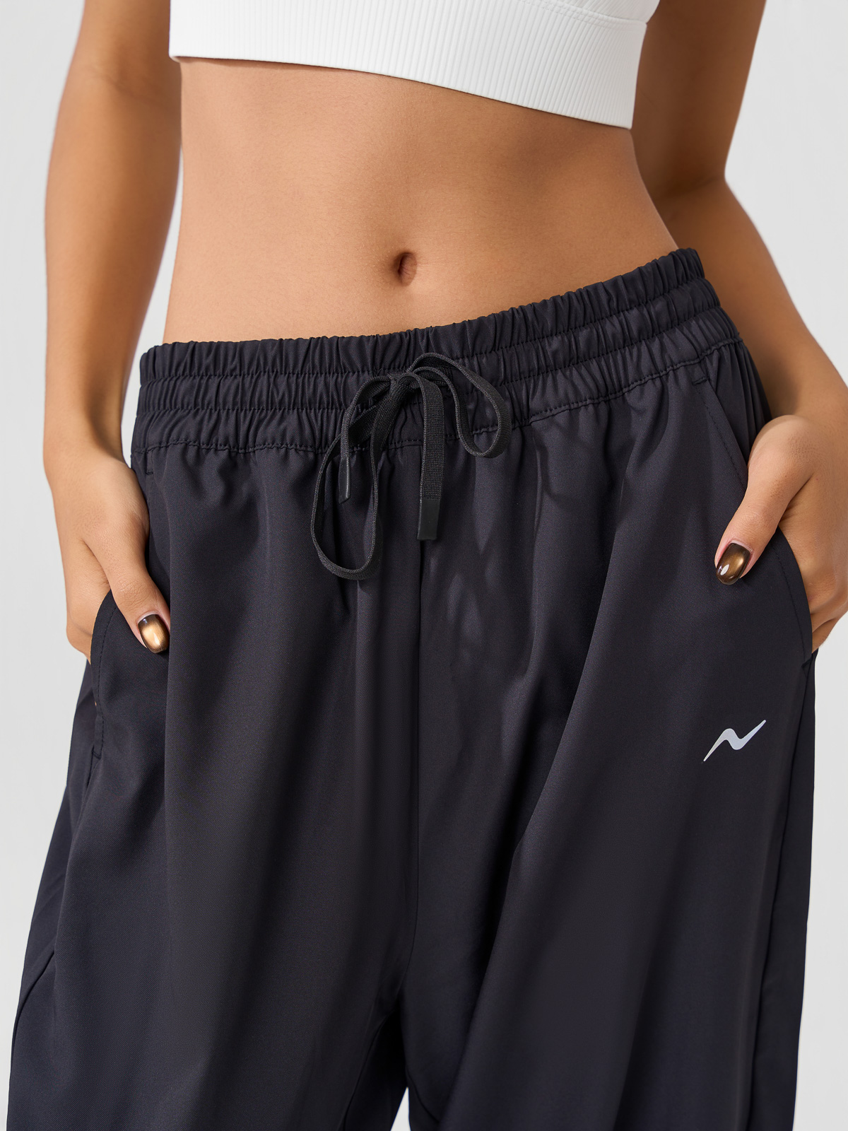 Quần gió nữ dáng jogger cạp chun bản to thời trang