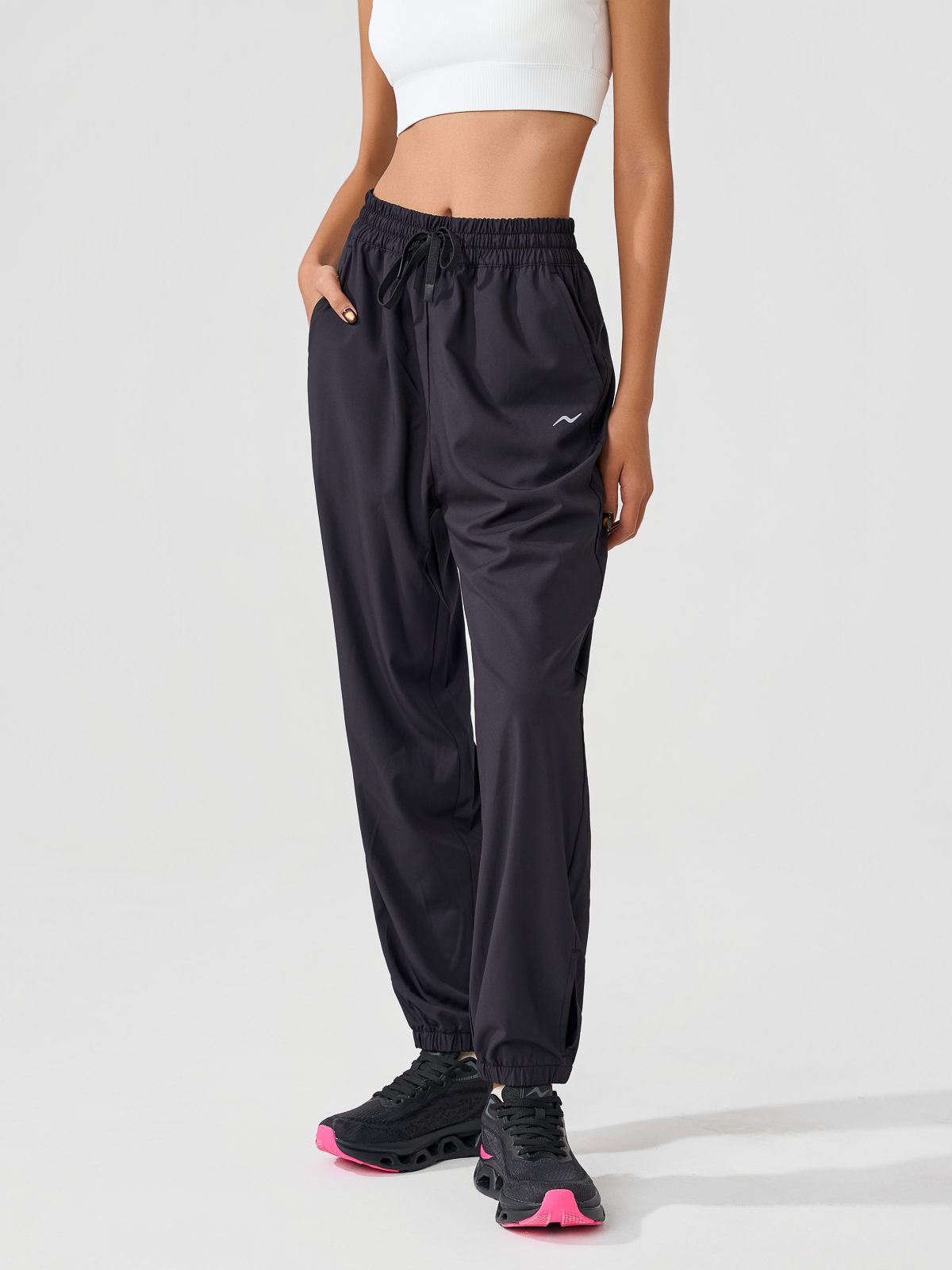 Quần gió nữ dáng jogger cạp chun bản to thời trang