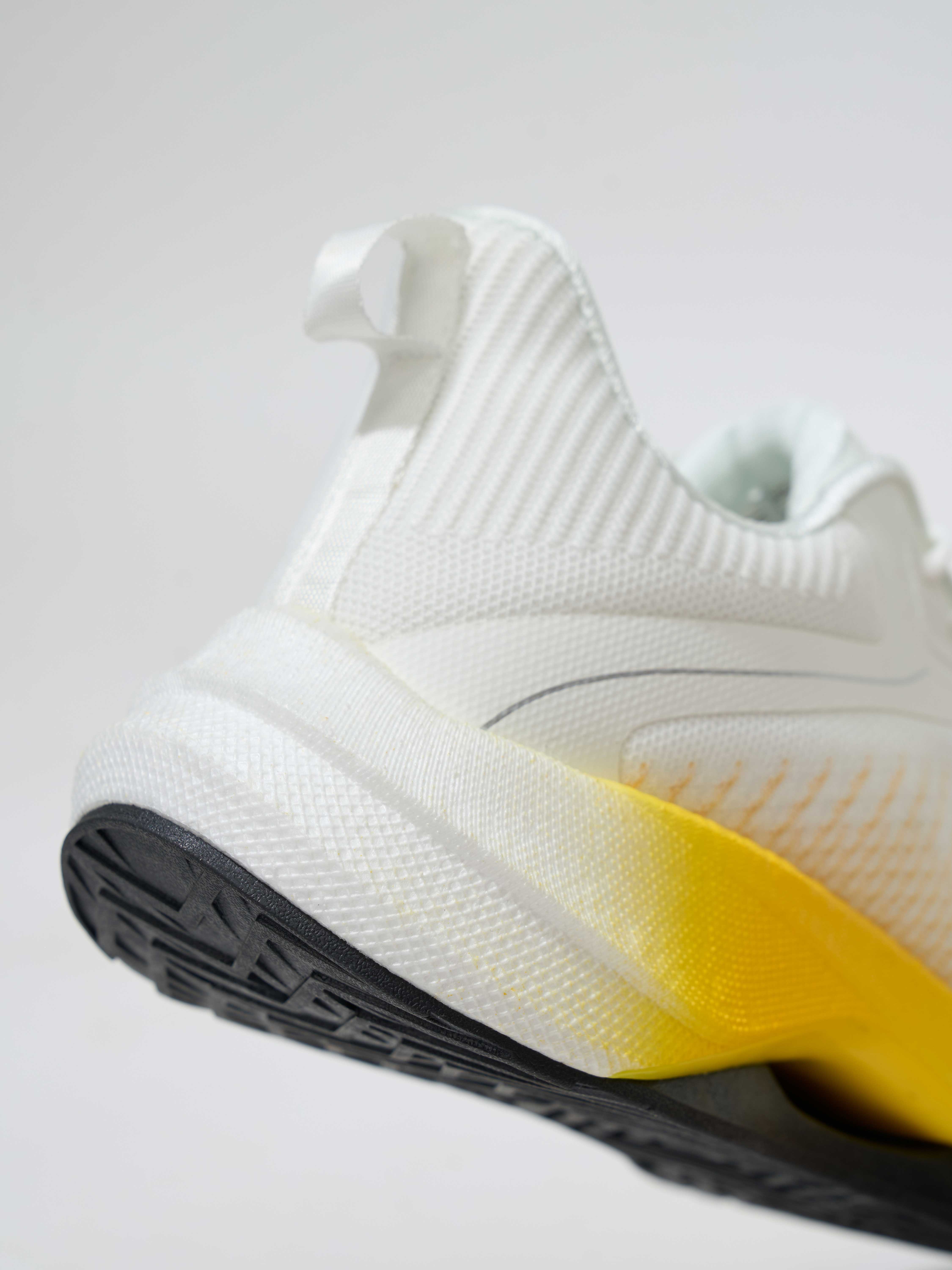 Giày Chạy Bộ Nam Siêu Nhẹ Velocity Knit Runner